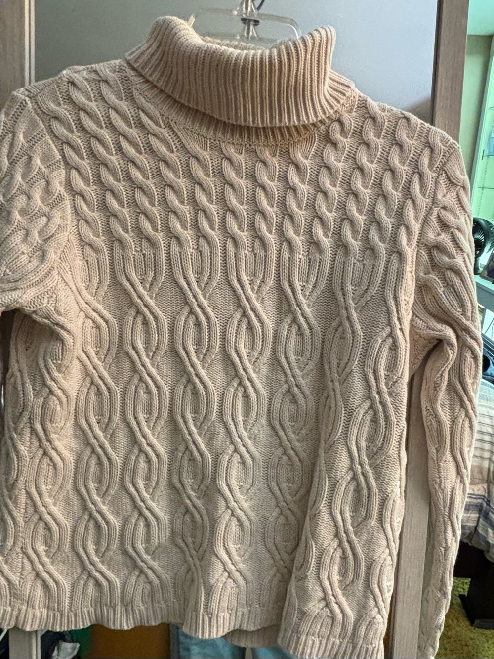 Vintage Wainscott— 100% cotton cable-knit turtleneck, Made in Thailand, size S